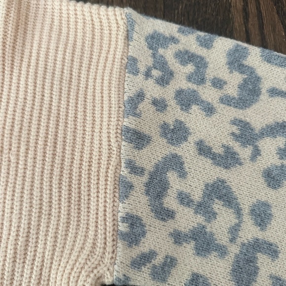 Women’s Francesca‘s Jun and Ivy Sweater - Picture 3 of 3